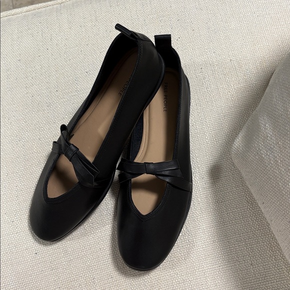 NIB FREE PEOPLE Mania Bow Ballerina Flats Black Leather. Size 8 - Picture 9 of 11